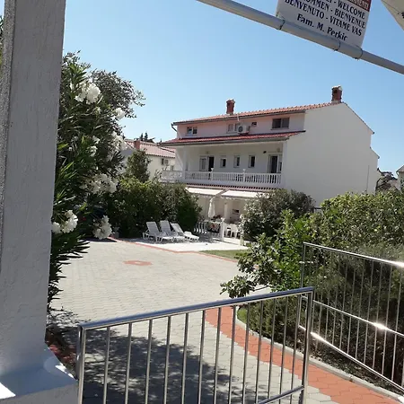 Daisy- Excellent Location Close To Rab *