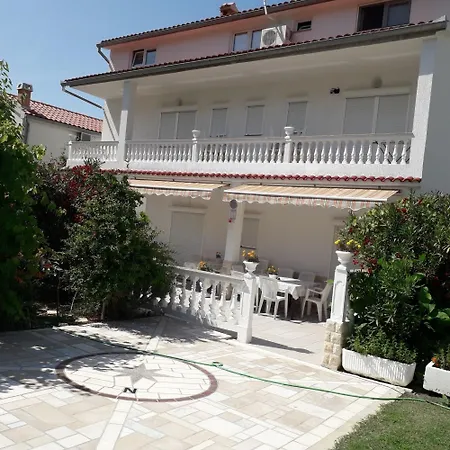 Daisy- Excellent Location Close To Rab Appartement