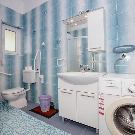 Daisy Mit Pool,parking,terrassen , Garten, Grill Palit