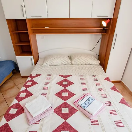 Daisy- Excellent Location Close To Rab