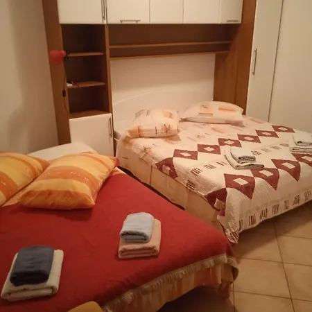 Daisy- Excellent Location Close To Rab