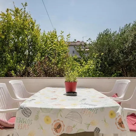 Daisy- Excellent Location Close To Rab