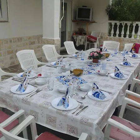 Daisy- Excellent Location Close To Rab * New Translation
