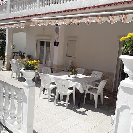Daisy- Excellent Location Close To Rab * New Translation