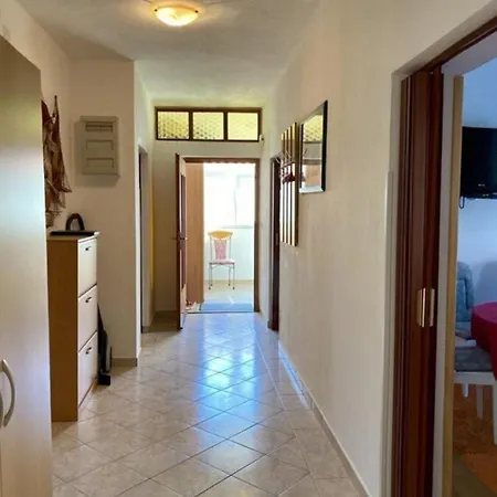 Daisy- Excellent Location Close To Rab Apartament *