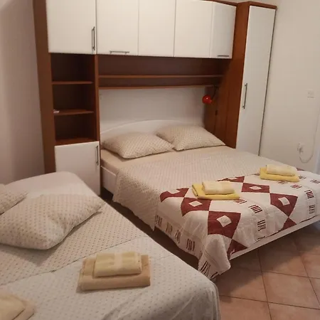 Daisy- Excellent Location Close To Rab New Translation