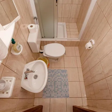 Daisy- Excellent Location Close To Rab Palit
