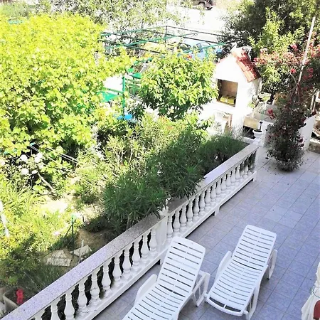 Daisy- Excellent Location Close To Rab Apartman *