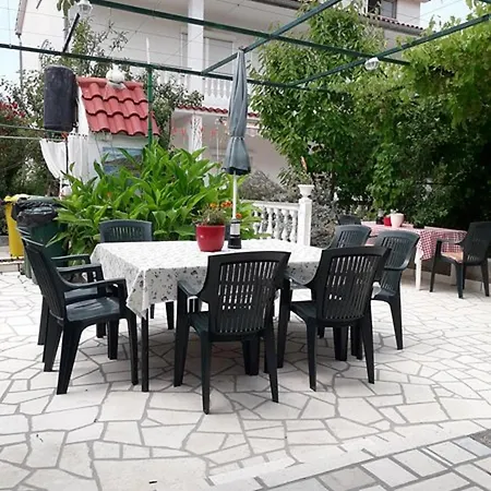 Daisy- Excellent Location Close To Rab *