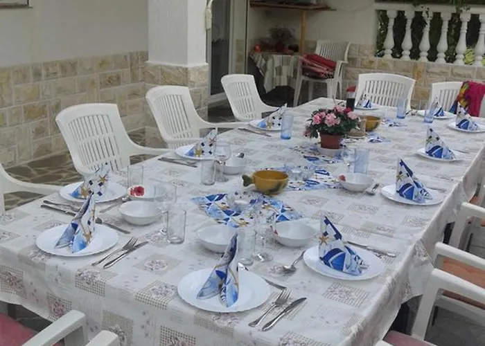 Daisy- Excellent Location Close To Rab * Palit