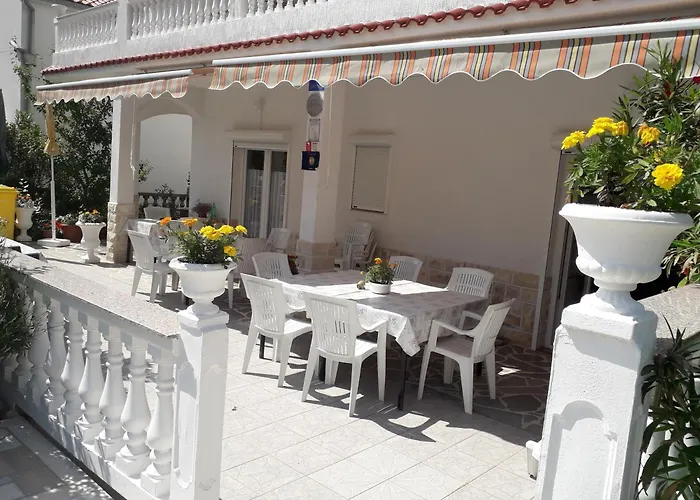 Daisy- Excellent Location Close To Rab * Palit