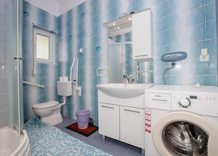 Daisy- Excellent Location Close To Rab Palit