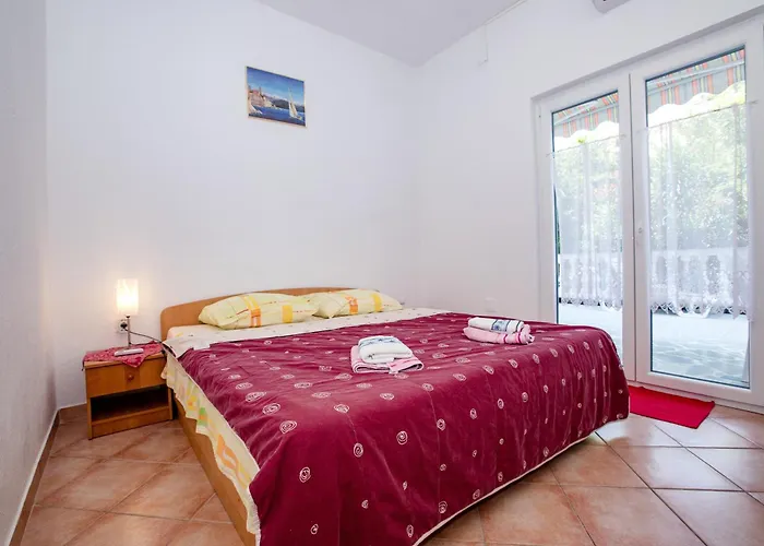 Daisy- Excellent Location Close To Rab Apartment Palit