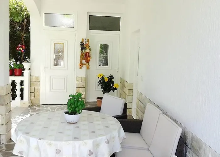 Daisy- Excellent Location Close To Rab * Palit